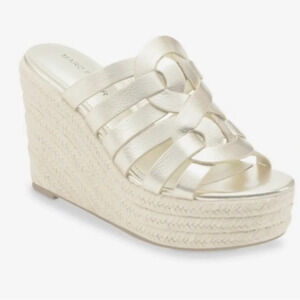 EUC Marc Fisher Cazzie Espadrille Faux Leather Criss Cross Gold Wedge Sandals 8